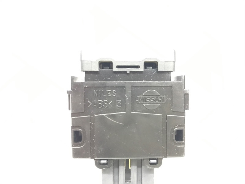 Кнопки управления Nissan Qashqai J10 2.0 БЕНЗИН MR20DE 2006 (б/у) Киев - изображение 3