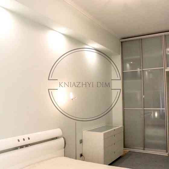 Простора 2-х к. кв. студія, ст. м. Площа Льва Толстого № 11159227 Киев