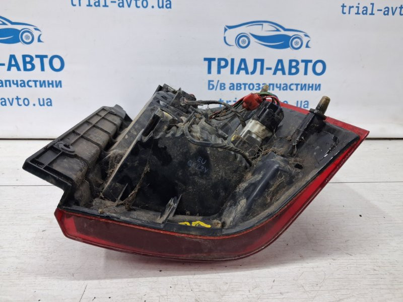 Фонарь задний внешний левый Mitsubishi Pajero Wagon 3 3.2 ДИЗЕЛЬ 4M41 1999 (б/у) Киев - изображение 8