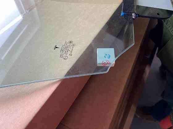 Скло двері передньої (подвійне)LH / RH Tesla Model Y Київ