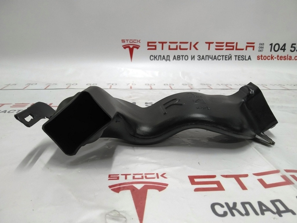 Воздуховод системы кондиционирования задний правый Tesla model X 1053896-00-B Київ - зображення 1
