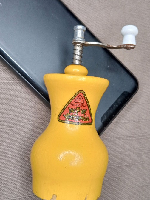 Ручная мельница для специй ГЛОРИЯ из дерева, 50-е годы, \ГДР\ Днепр - изображение 5