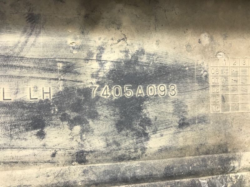 Накладка порога внешняя левая Mitsubishi Pajero Wagon 4 3.2 ДИЗЕЛЬ 4M41 2006 (б/у) Київ - зображення 7