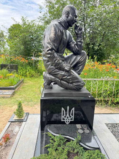 Пам’ятник загиблому військовому оператору БПЛА Київ - зображення 1