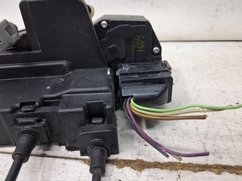 Замок двери передний правый Chevrolet Captiva C140 2.2 DIESEL Z22D1 2006 (б/у) Киев - изображение 3