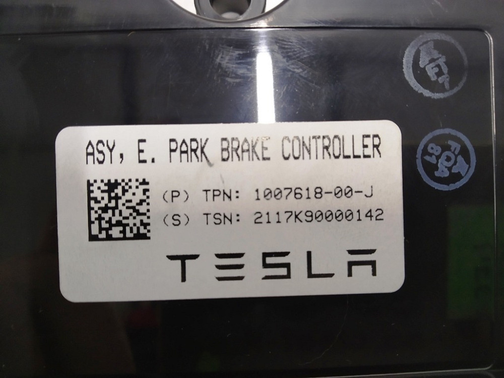 Блок контроля стояночного тормоза Tesla model X S REST 1007618-00-J Киев - изображение 3