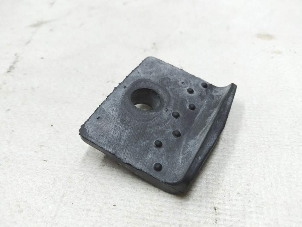 1Проставка резиновая нижней части каркаса водительского/пассажирского сиденья Tesla model 3 1107103- Киев - изображение 1