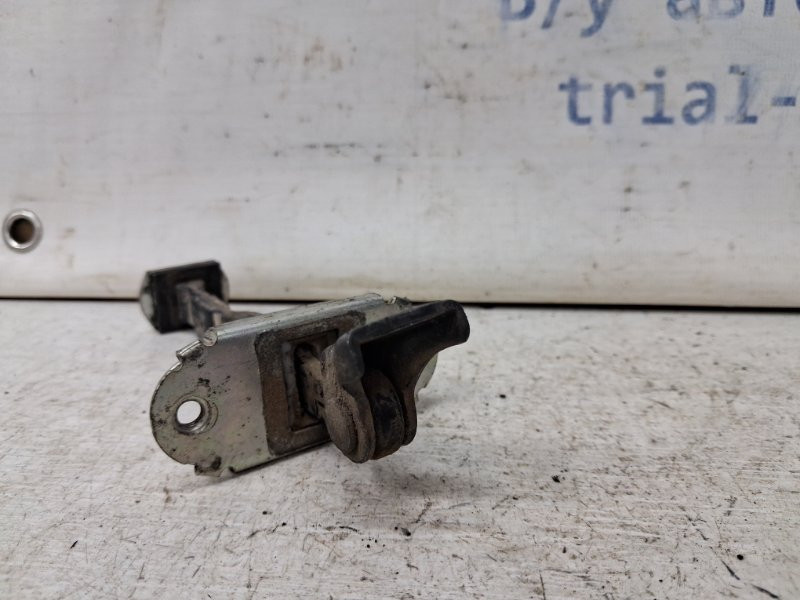 Ограничитель двери задний правый Nissan Navara D40 2.5 DIESEL YD25DDTI 2004 (б/у) Київ - зображення 2