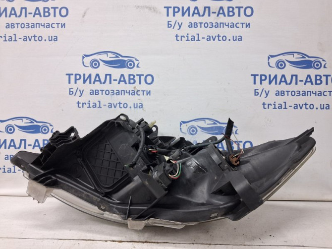 Фара правая галоген Toyota Auris E150 1.6 БЕНЗИН 1ZRFAE 2006 (б/у) Киев - изображение 7