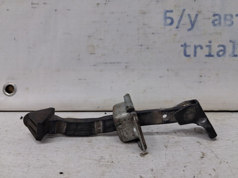 Ограничитель двери задний левый Mazda 3 BK 1.6 БЕНЗИН Z6 2003 (б/у) Киев - изображение 1