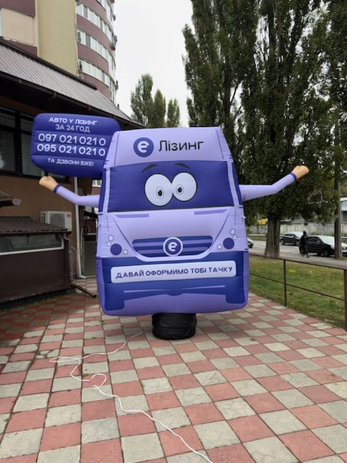 Человек машет на дороге, реклама в месте продаж 340 см Київ - зображення 12