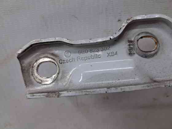 Петля капота правая Skoda Octavia 2013-2020 5E0823302 (Арт. 80840) Київ