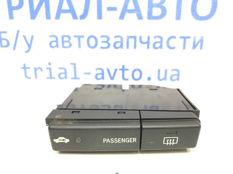 Кнопка подогрева Toyota Avensis 2002-2010 8479005110 (Арт. 39968) Киев - изображение 1
