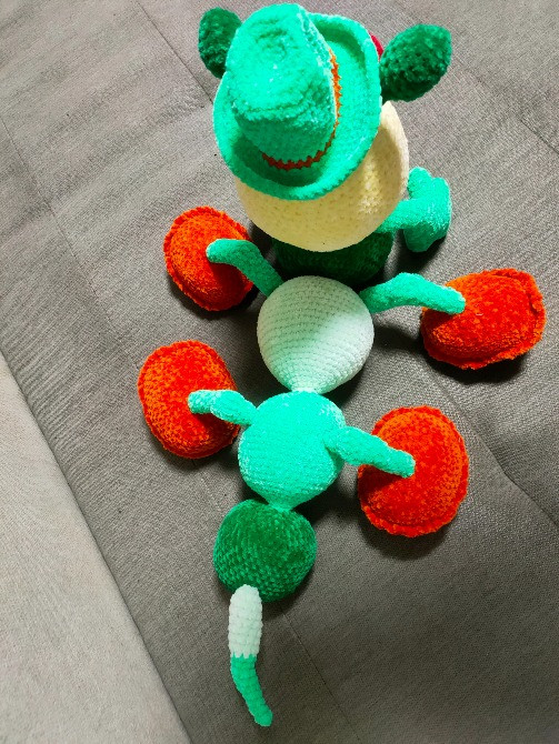 Іграшка м'яка в'язана Гусениця з піщалкою в руці ручна робота подарунок сувенір Нововолынск - изображение 2