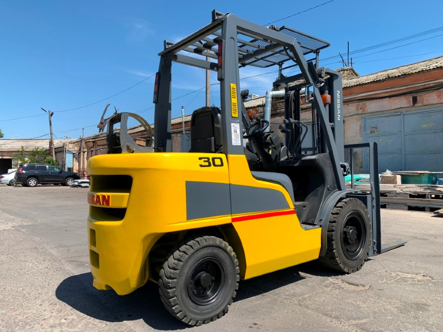 Вилочный погрузчик Nissan на 3 тонны, с синхронным позиционером вил. Модель UG1F2A30D Винница - изображение 3