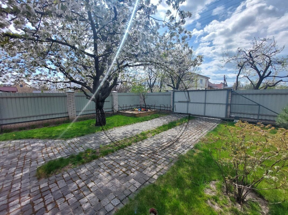 Продаж 3-х поверхового будинку в смт Калинівка. № 2211648 Київ - зображення 2