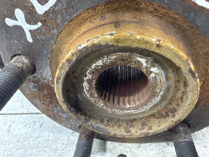 Кулак поворотный левый со ступицей Mitsubishi Outlander XL 2.4 БЕНЗИН 4B12 2007 (б/у) Киев - изображение 7