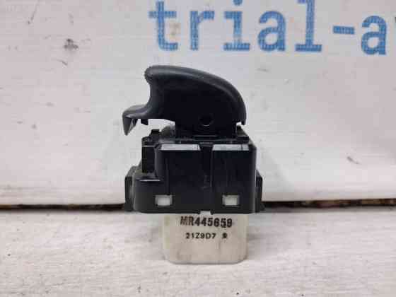 Кнопка стеклоподъемника Mitsubishi Pajero Wagon 3 3.2 ДИЗЕЛЬ 4M41 1999 (б/у) Киев