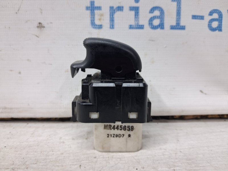 Кнопка стеклоподъемника Mitsubishi Pajero Wagon 3 3.2 ДИЗЕЛЬ 4M41 1999 (б/у) Київ - зображення 1