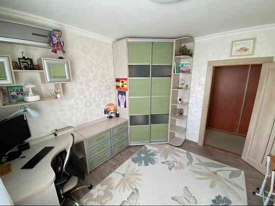 Продається Двокімнатна квартира., Вул. Верховинна 5А, ст.м. Святошино 10 хв. пішки. Київ