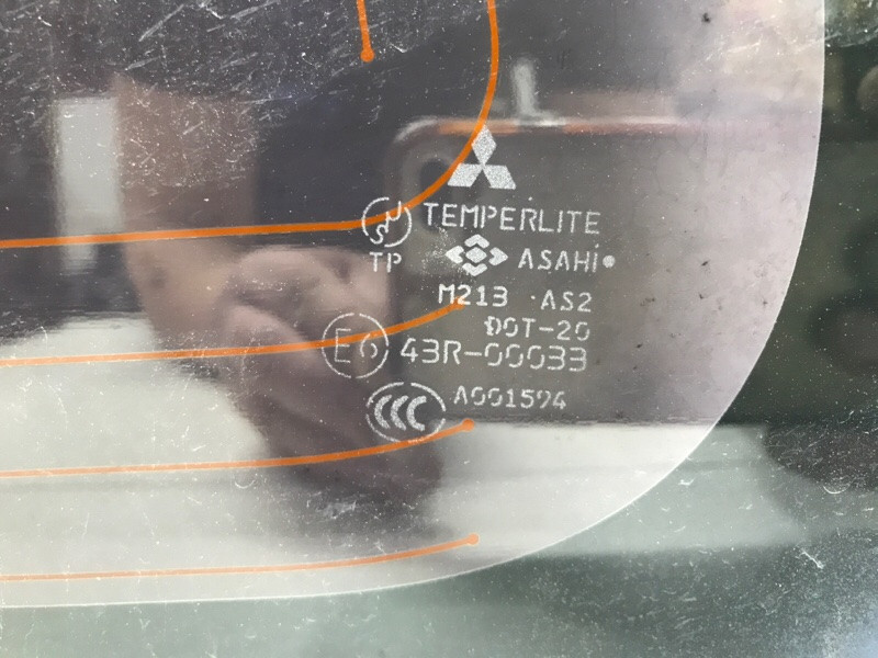 Стекло в кузов заднее левое Mitsubishi Pajero Wagon 3 3.2 ДИЗЕЛЬ 4M41 1999 (б/у) Киев - изображение 4