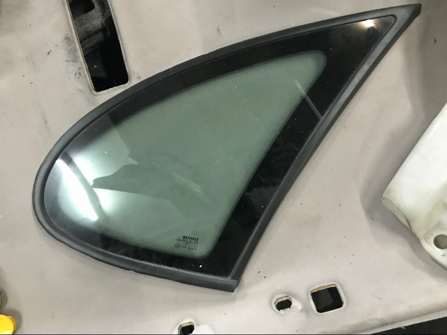 Бу стекло в кузов заднее правое глухое Renault Scénic 1, 8200137028, 770082837, 7700433887, Кропивницкий - изображение 1