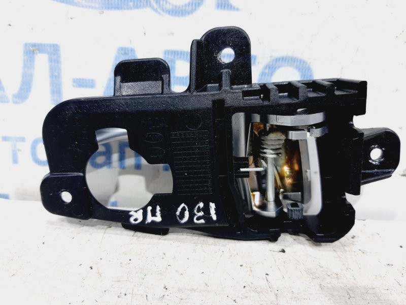 Ручка двери внутренняя правая Hyundai I30 GD 1.6 DIESEL D4FB 2011 (б/у) Киев - изображение 2