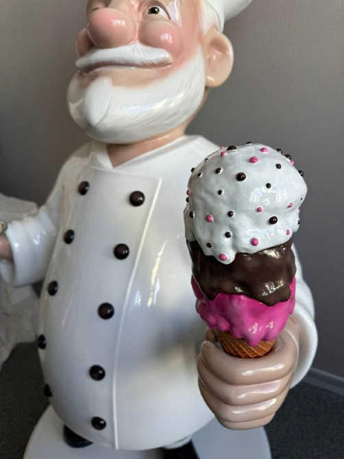 Ростовая скульптура кондитера для магазина десертов, скульптуры кондитера под заказ Киев - изображение 2