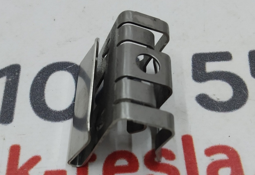 1Клипса бокса подкапотного пространства RWD Tesla model S 1009509-00-B Київ - зображення 1