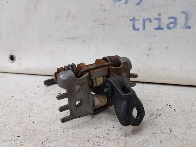 Ограничитель двери задний левый Renault Megane 3 1.5 DIESEL K9K 2008 (б/у) Киев - изображение 2