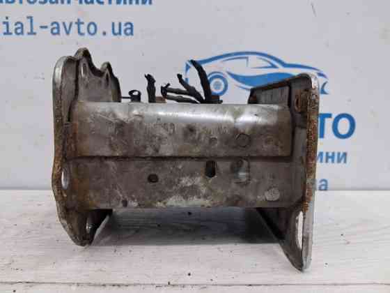 Кронштейн усилителя переднего бампера Hyundai I30 FD 1.6 DIESEL D4FB 2007 лев. (б/у) Киев