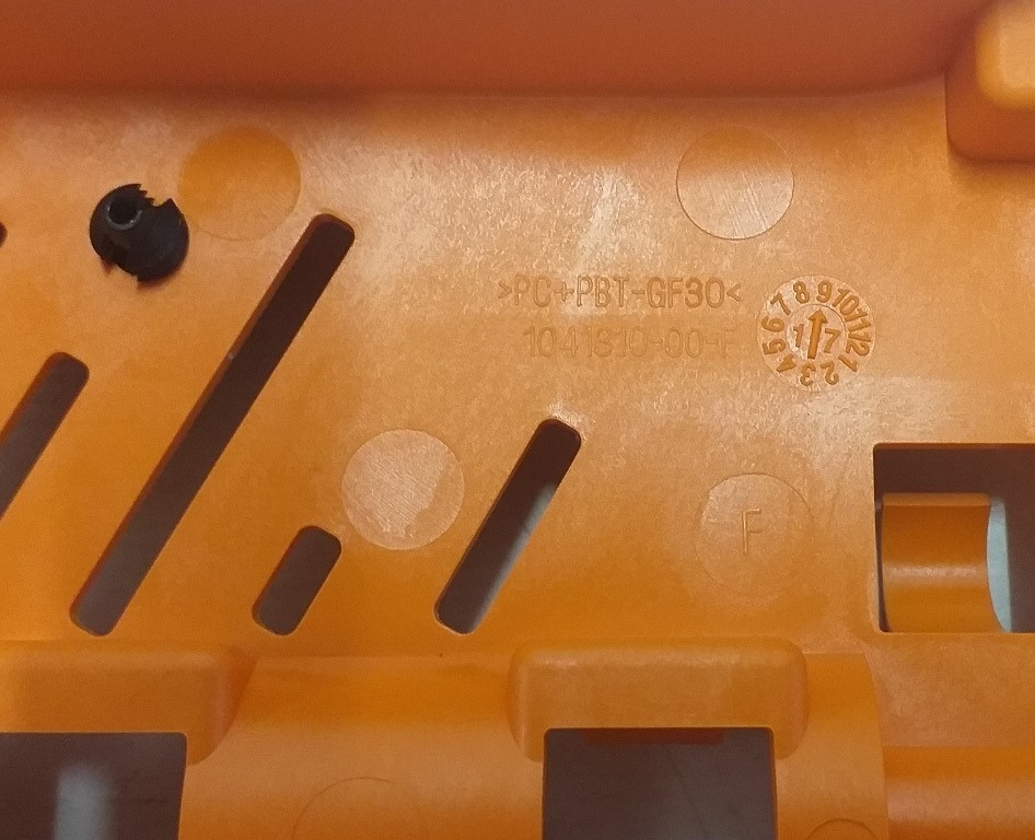 Корпус верхний вспомогательного блока управления основной батареи с поврежден.Tesla model S REST, Te Київ - зображення 4