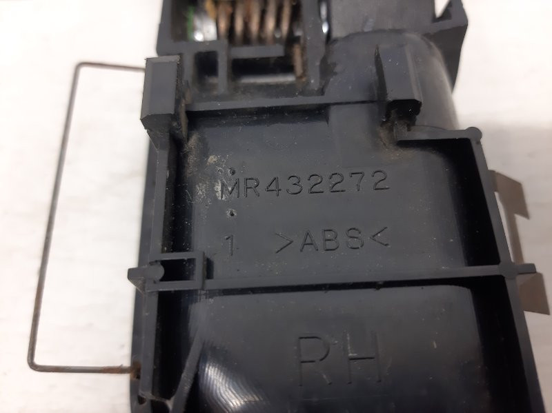 Ручка двери внутренняя правая Mitsubishi Pajero Wagon 4 3.2 ДИЗЕЛЬ 4M41 2006 (б/у) Київ - зображення 3