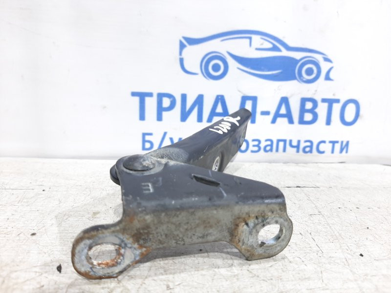 Петля капота правая Mitsubishi L200 KB 2.5 ДИЗЕЛЬ 4D56U 2006 (б/у) Киев - изображение 2