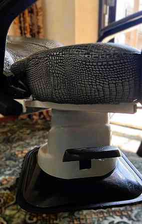 Педикюрне крісло кушетка косметологічна Роздільна