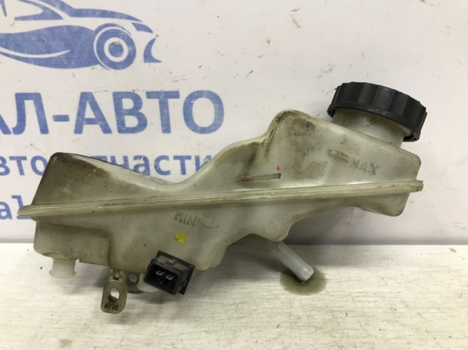 Бачок главного тормозного цилиндра Toyota Avensis 2003-2009 4722005050 (Арт. 42592) Киев - изображение 1