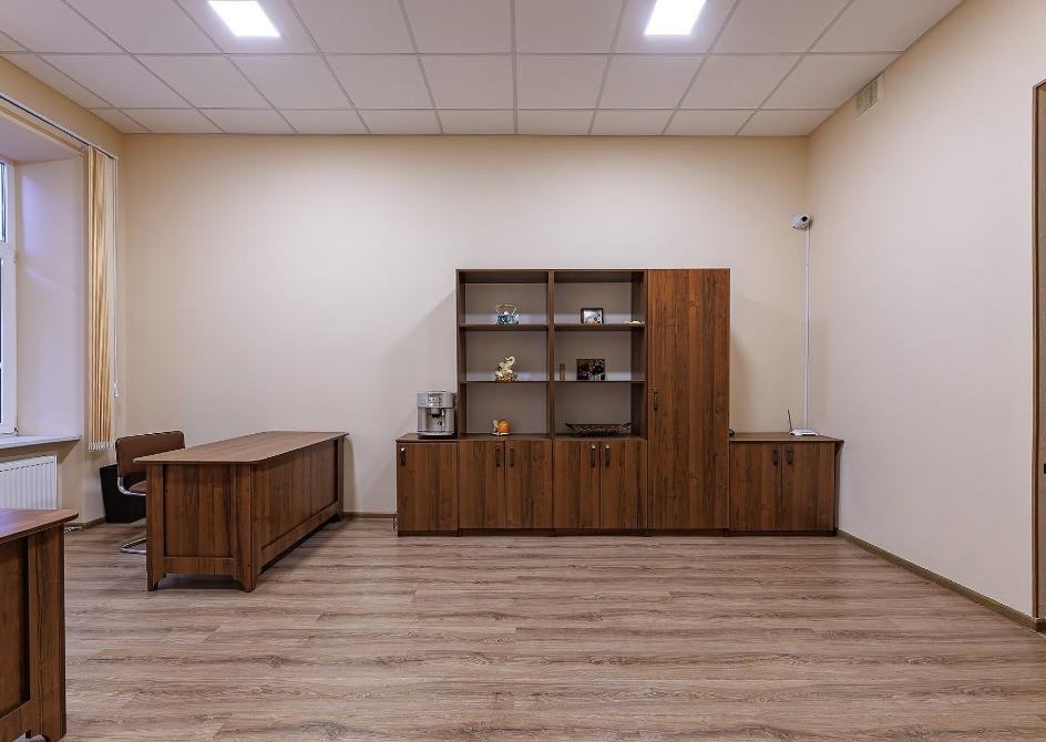 Офіс з ремонтом та меблями. Центр міста. Фасадний вхід. Без комісії Львов - изображение 6