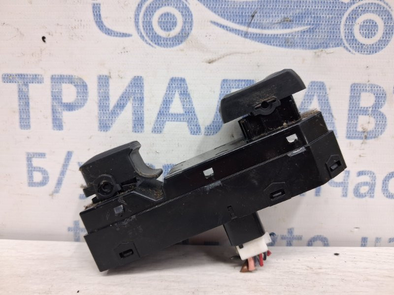 Кнопка стеклоподъемника Kia Sportage SL 1.7 DIESEL D4FD 2010 перед. (б/у) Киев - изображение 1