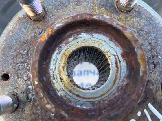 Кулак поворотный левый со ступицей Hyundai Sonata YF 2.4 БЕНЗИН G4KJ 2010 (б/у) Київ