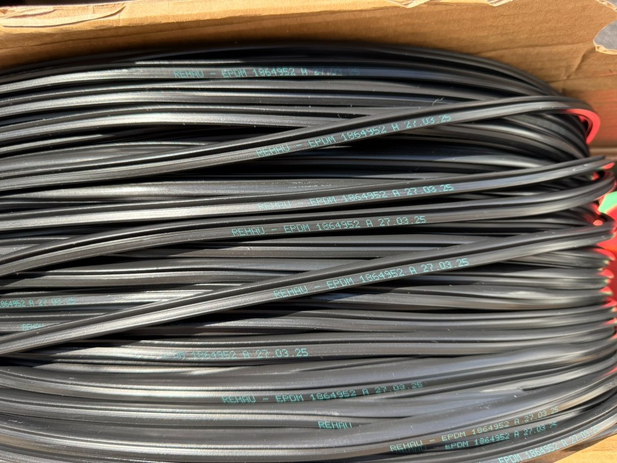 Ущільнювальна гума притвору Rehau EPDM Оригінал чорна Київ - зображення 3