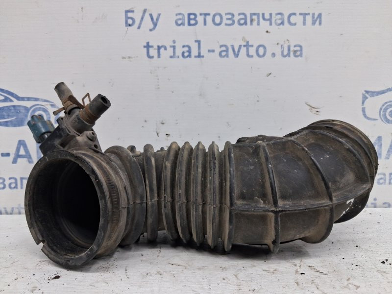 Патрубок воздушного фильтра Toyota Avensis T25 1.8 БЕНЗИН 1ZZFE 2002 (б/у) Киев - изображение 2