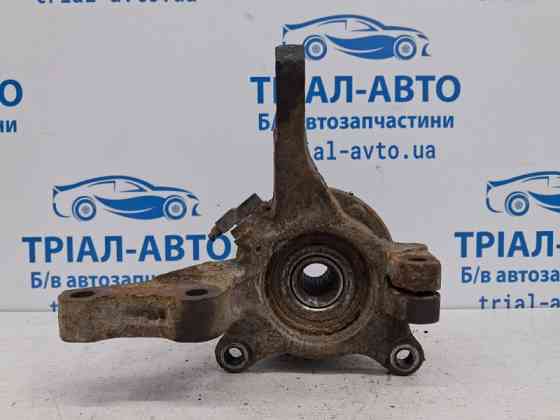 Кулак поворотный правый со ступицей Mitsubishi Outlander CU 2.4 БЕНЗИН 4G69 2003 (б/у) Київ