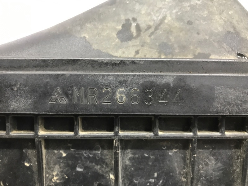 Корпус воздушного фильтра Mitsubishi Pajero Sport K9 3.0 БЕНЗИН 6G72 1996 (б/у) Киев - изображение 6