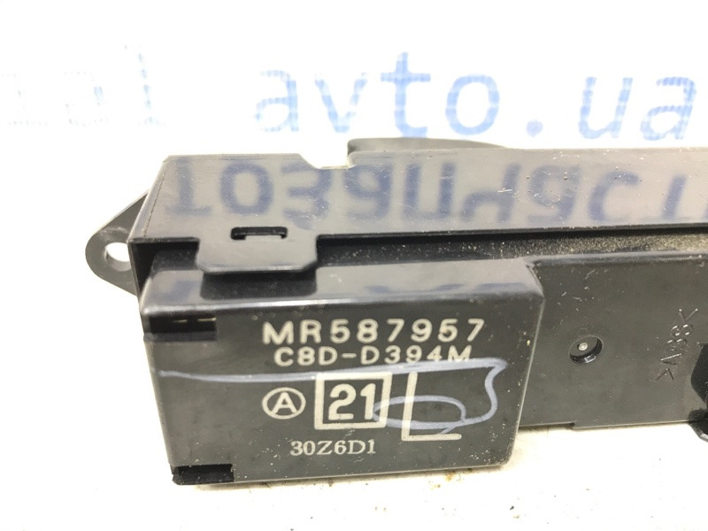 Кнопка стеклоподъемника Mitsubishi L200 KB 2.5 ДИЗЕЛЬ 4D56U 2006 (б/у) Киев - изображение 3