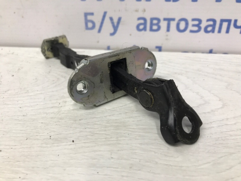 Ограничитель двери передний правый Nissan Juke F15 1.6 TURBO MR16DDT 2010 (б/у) Киев - изображение 2