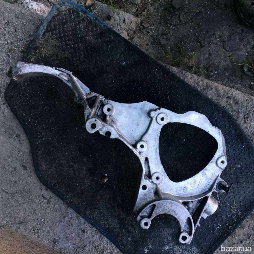 Б/у кронштейн 8200123833, 2.2DCI, Renault Кропивницький - зображення 1