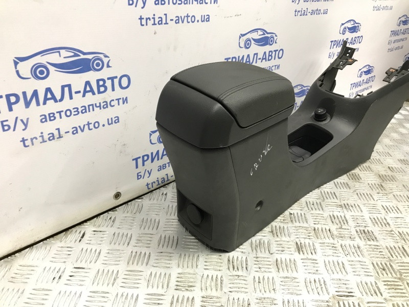 Подлокотник Chevrolet Cruze J300 1.8 2009 (б/у) Киев - изображение 3