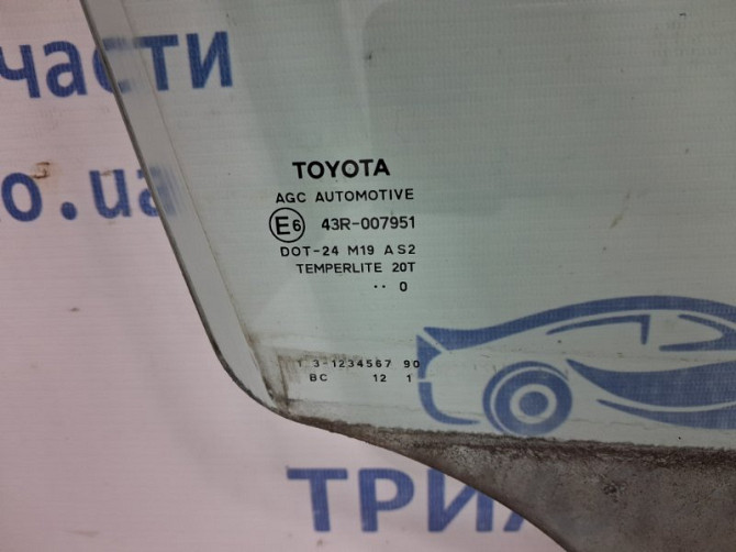 Стекло двери переднее правое Toyota Auris E150 1.6 БЕНЗИН 1ZRFAE 2006 (б/у) Київ - зображення 3