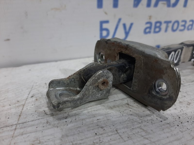 Ограничитель двери задний правый Mitsubishi L200 KB 2.5 ДИЗЕЛЬ 4D56U 2006 (б/у) Київ - зображення 2