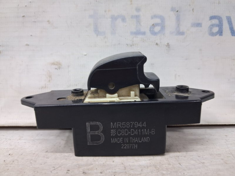 Кнопка стеклоподъемника Mitsubishi L200 KB 2.5 DIESEL 4D56 2006 (б/у) Київ - зображення 1